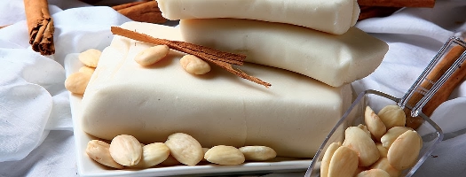 panetto di mandorla per creare latte di mandorle